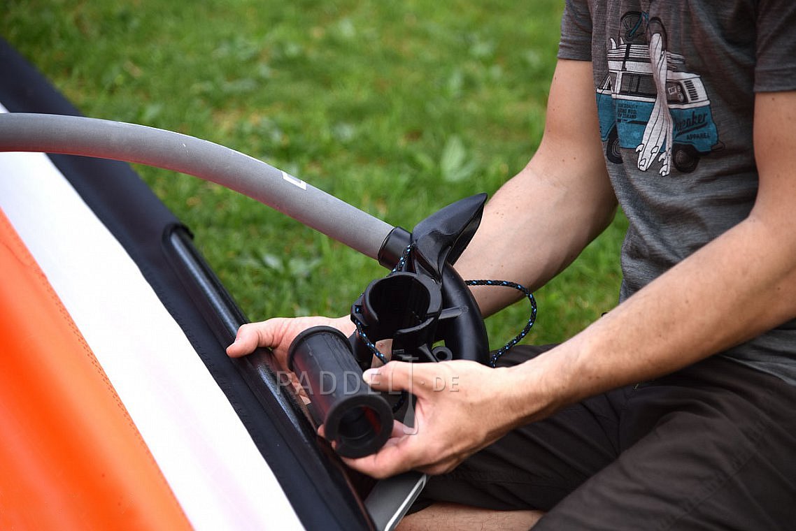 Auch ein vollwertiges Windsurfboard lässt sich in einen Rucksack zusammenfalten